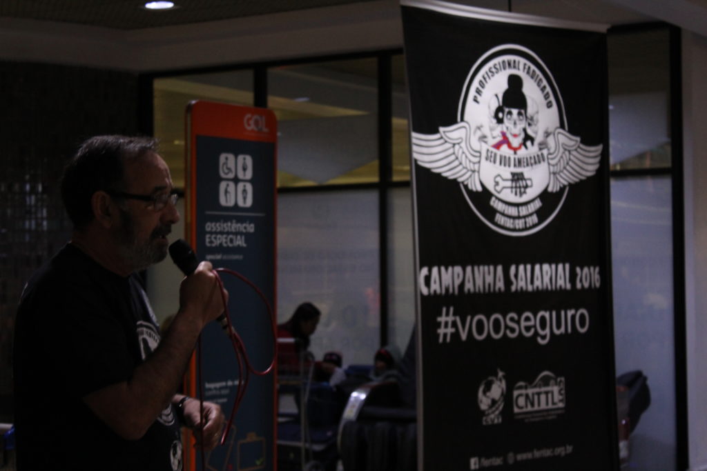 Diretor Osvaldo Rodrigues fala para a comunidade aeroportuária